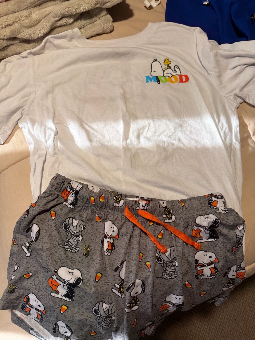 3 peanuts set, white lightweight hoodie, Halloween shorts, lounge t shirt - Picture 7 of 7